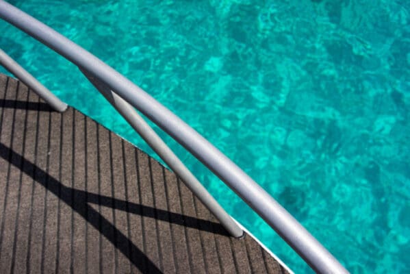 Aluminum pool fence
